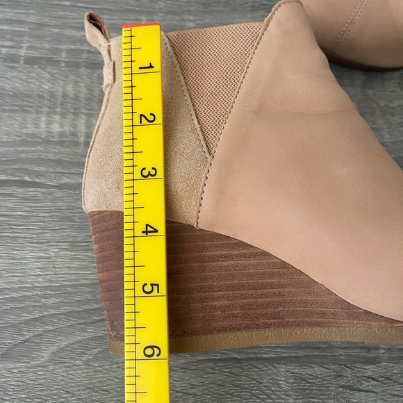 Toms Kelsey Tan Brown Casual Leather Wedge Ankle Booties Boots Shoes Size 8.5 - Picture 7 of 12